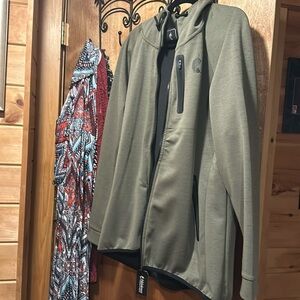 Melaleuca hooded jacket.  2xl but fits like a large. Brand new with tags